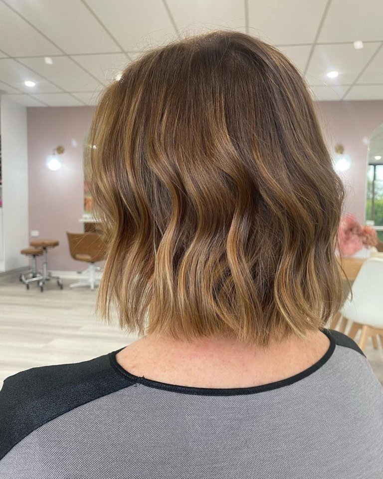 Brunnette Bob Haircut And Blow Dry Glosty